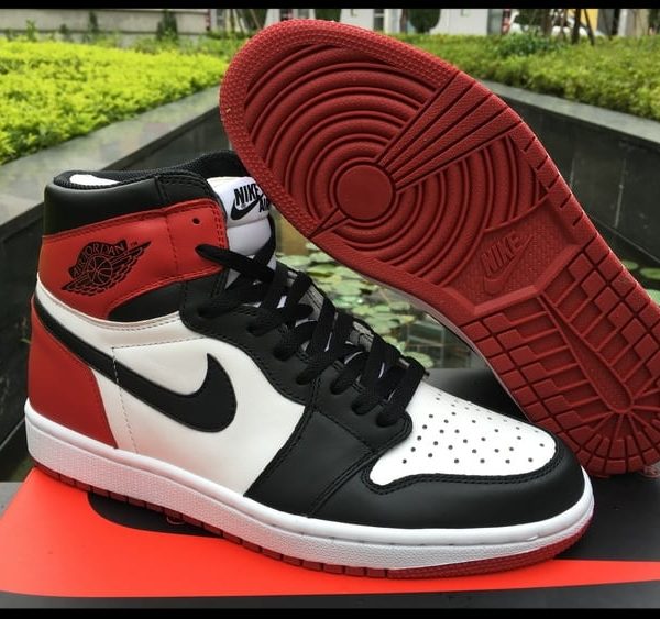 Nike Air Jordan 1 Retro Black Toe 2016