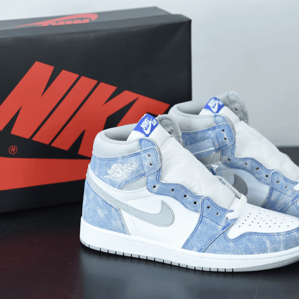 Nike Air Jordan 1 Retro High Hyper Royal