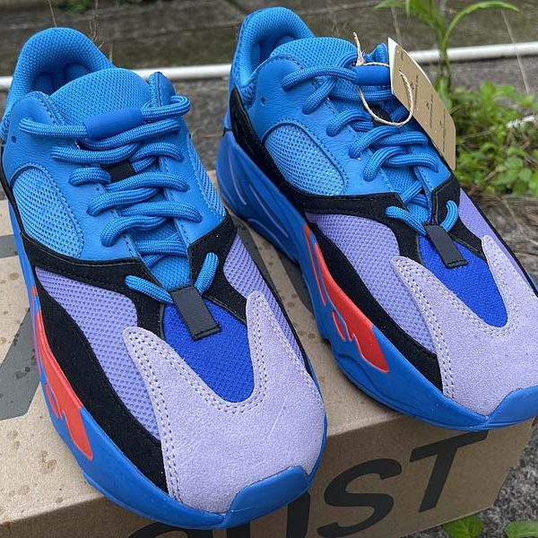 Adidas Yeezy Boost 700 FQ9J79