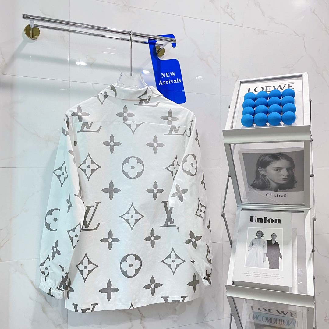 Pin de zeng en chao 图  Camisas louis vuitton, Camisetas estampadas, Ropa  para padre e hijo