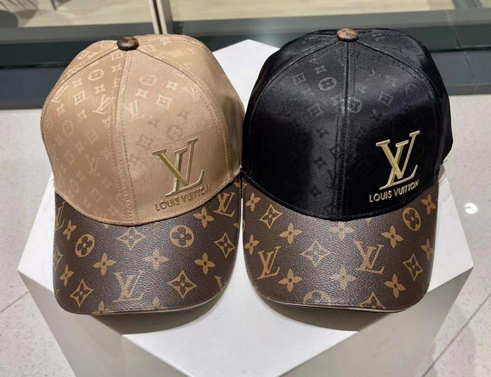 Nuevo ingreso , gorras importadas Louis Vuitton 🇲🇫 2500 $ c/u 2300 $ por  mayor (3 unidades) Hacemos entregas en la zona de La Matanza y…