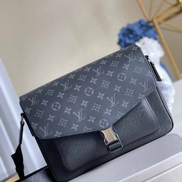 Bolso Louis Vuitton Messengerama Monogram Taigarama Black