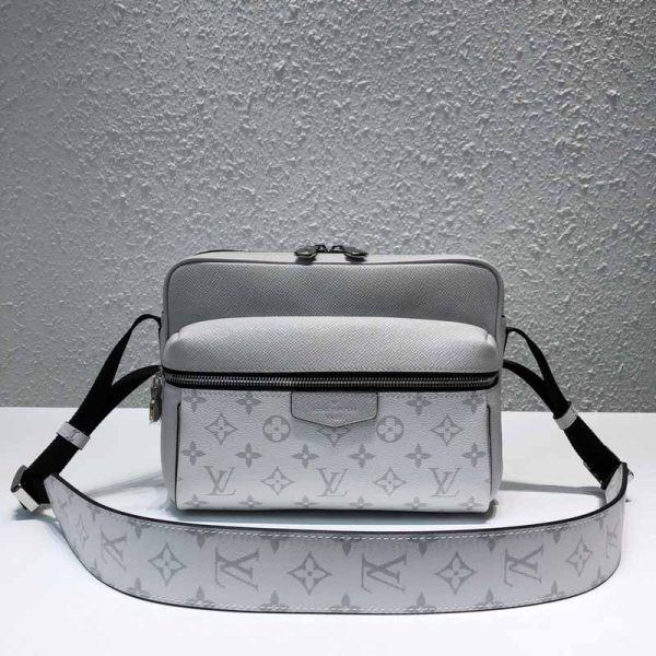 Bolso Louis Vuitton Outdoor Messenger Monogram Antarctica Taigarama