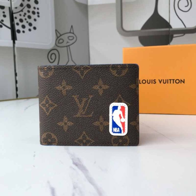 Cartera Louis Vuitton x NBA Multiple Wallet Monogram XXTYHK