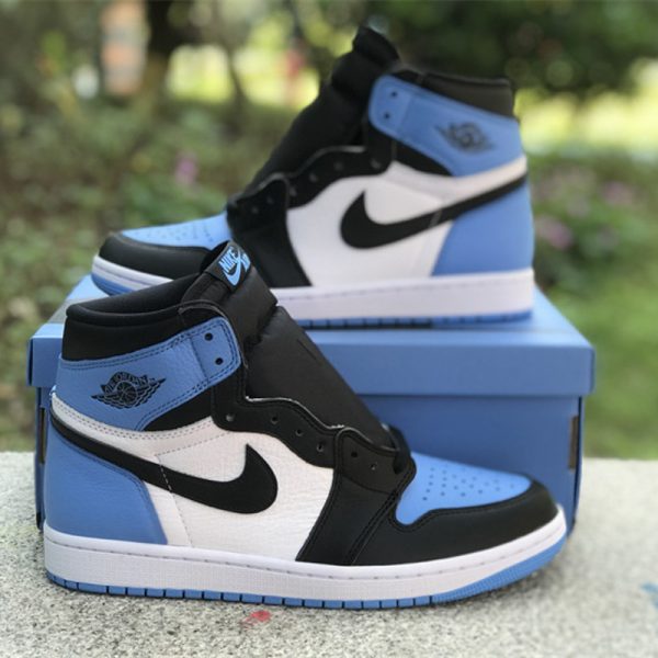 Nike Air Jordan 1 Retro High OG UNC Toe
