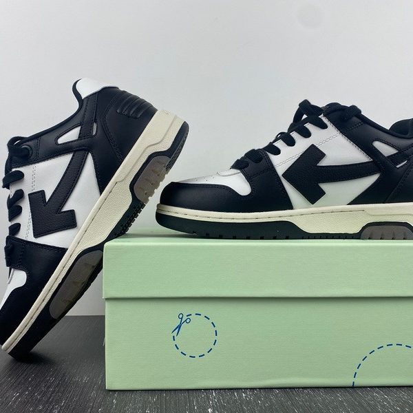 Off-White Out Of Office 7R56MU
