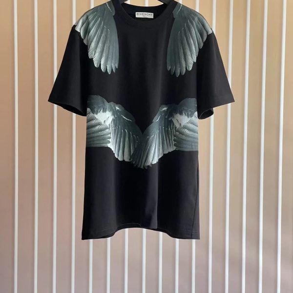 Camiseta Givenchy HJPHV1