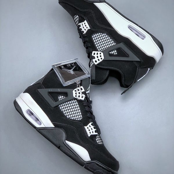 Nike Air Jordan 4 White Thunder