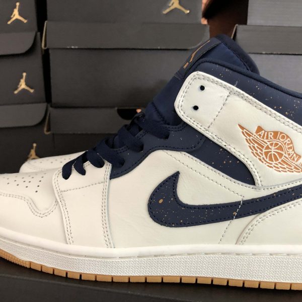 Air Jordan 1 MID HWBQR5