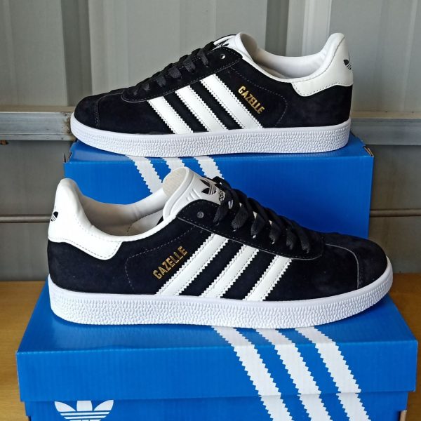 Adidas Originals Gazelle CORE BLACK CLOUD WHITE GOLD METALLIC OM1107