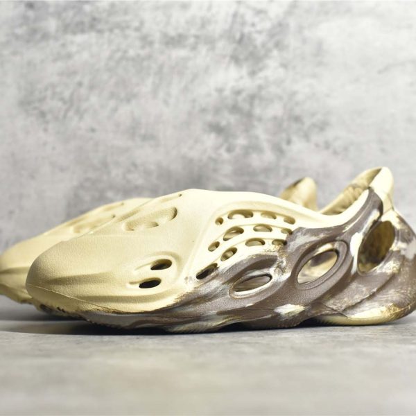 Adidas Yeezy Foam RNNR MX CREAM CLAY