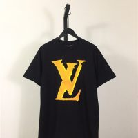 Camiseta Louis Vuitton Q7EYPA OG QUALITY 1.1 (2COLORES)