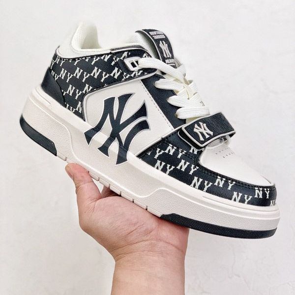 MLB New York Yankees Chunky Liner Mid Classic Monogram YN2XTC