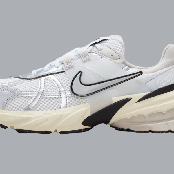 Nike V2K Run ''Summit White Metallic Silver''
