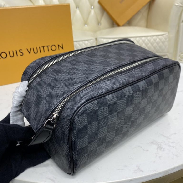 Bolso Louis Vuitton Dopp Kit Toilet Pouch DUHRD6