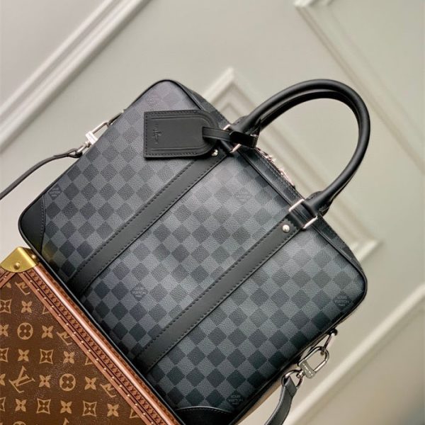 Bolso Louis Vuitton Q6T4TL