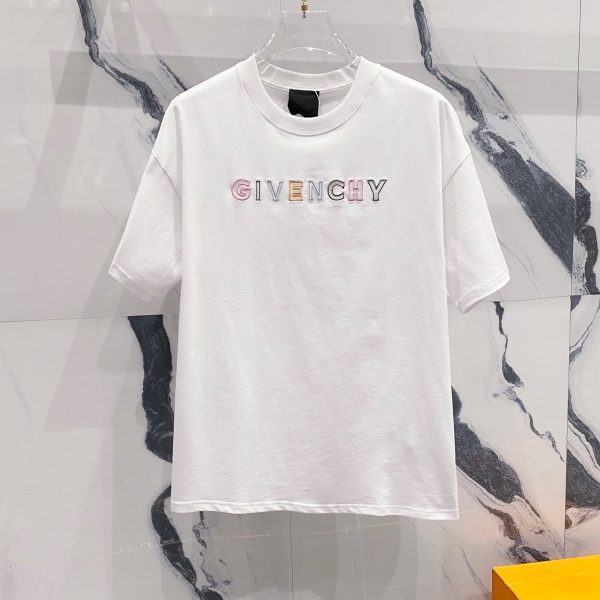 Camiseta Givenchy A5T7TL