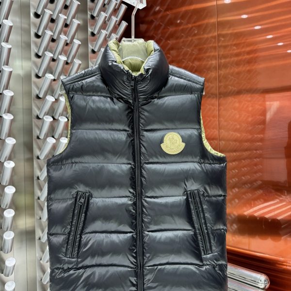 Chaleco Moncler C3D4E5