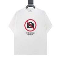Camiseta Vetements M0N3O2