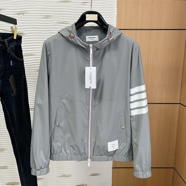 Cortavientos Thom Browne V2W8PV (2COLORES)