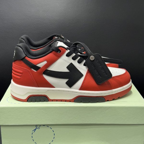 Off-White Out of Office V7Z4KV