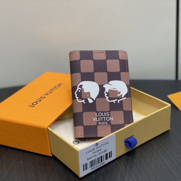 Cartera Louis Vuitton A1V9B2