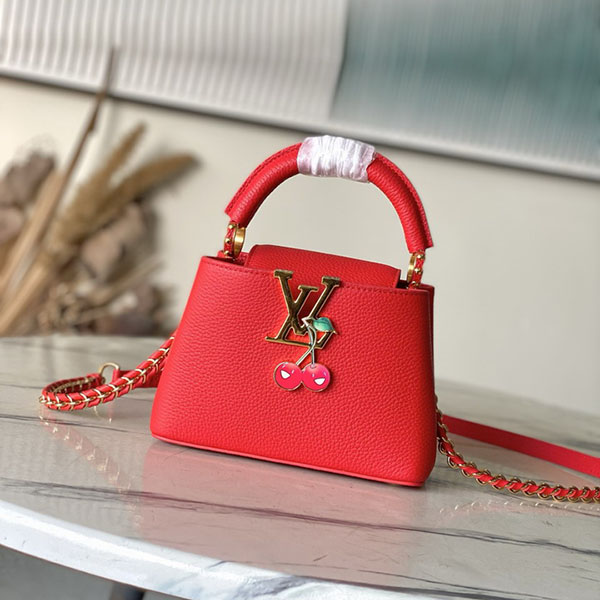 Bolso Louis Vuitton Capuciens H3K7H3