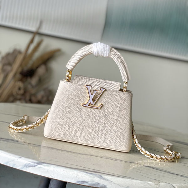 Bolso Louis Vuitton Capucines K5K6F3