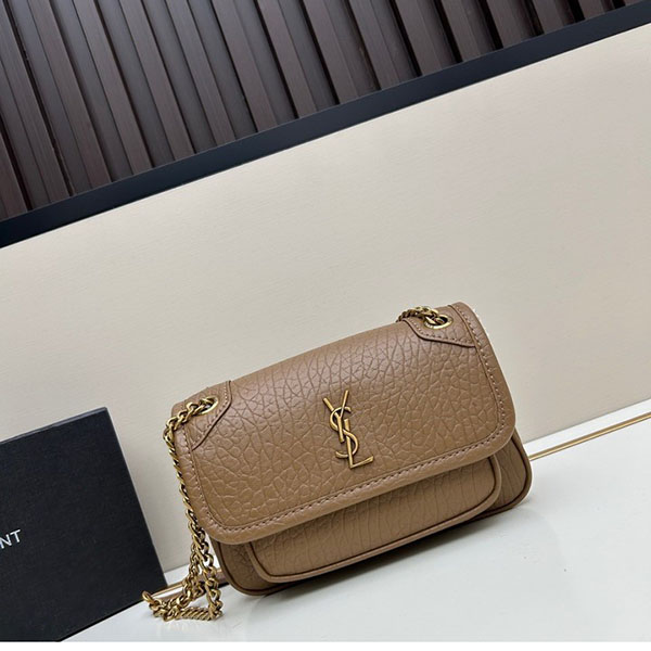 Bolso Yves Saint Laurent Niki P7X9L3