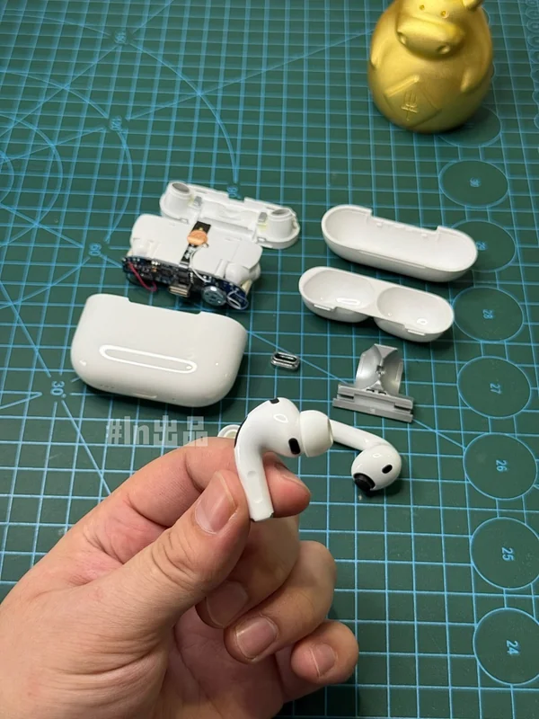 Apple AirPods Pro 3 Y4Q6R5
